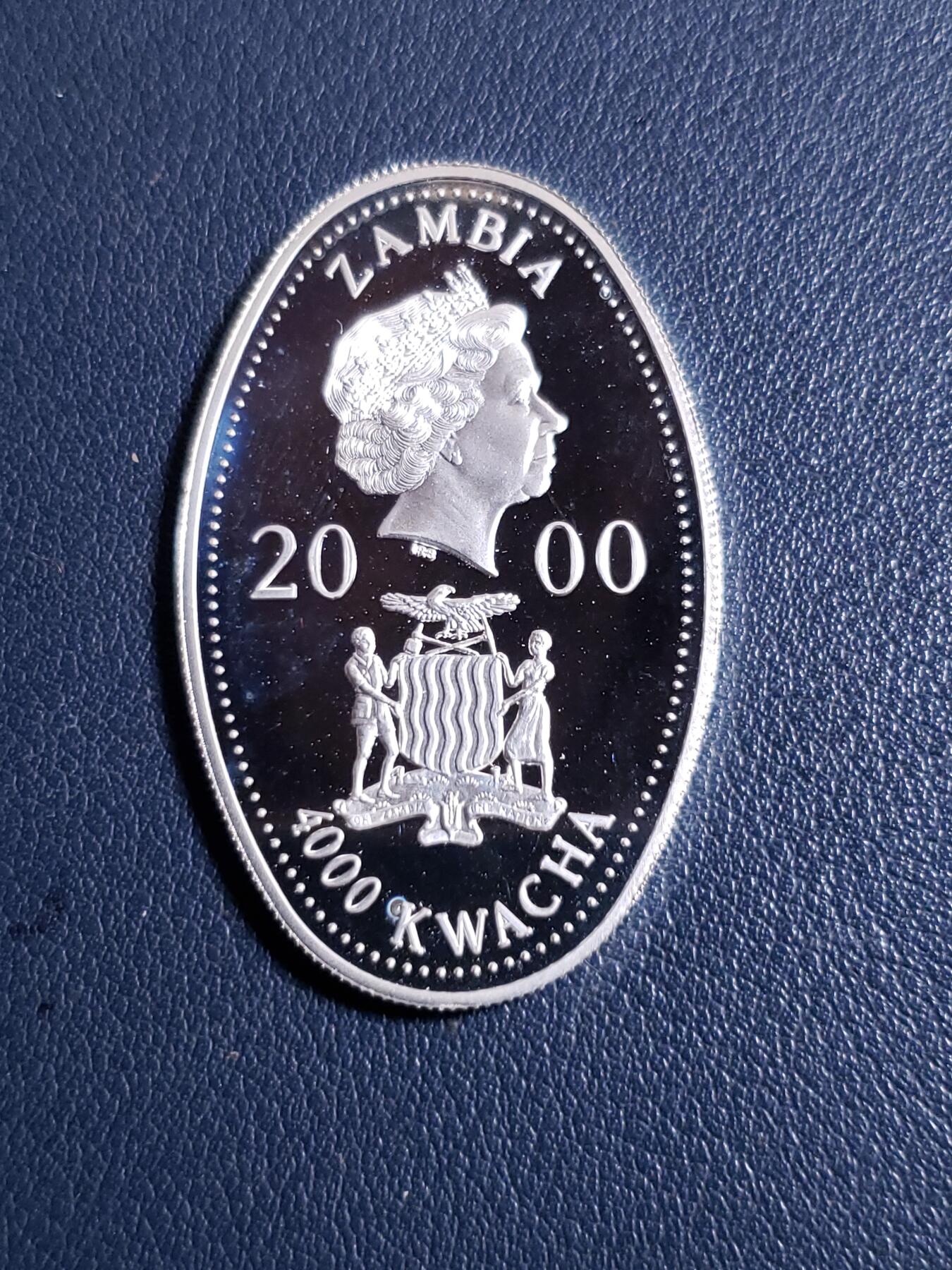 世界各国银币章专场（第24场） 2000年赞比亚纪念女王母亲诞辰百岁生日4000克瓦查彩绘异形银币三枚