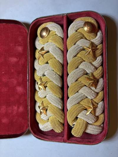 盛世勋华——号角文化勋章邮票专场拍卖第291期 - 牢记历史 勿忘国耻—日本陆军大尉相当官礼服肩章 带原盒