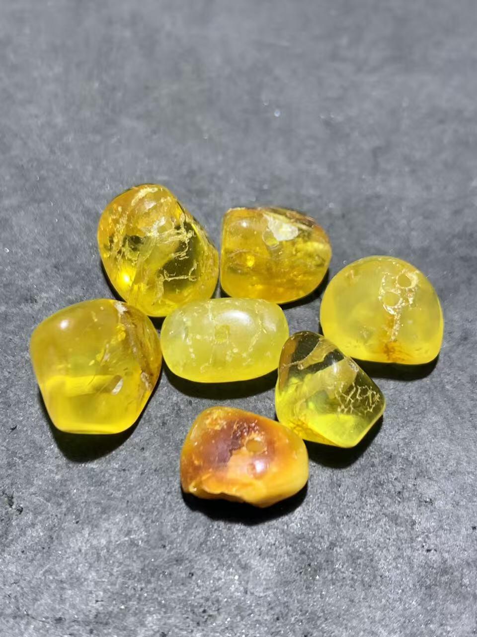 天然俄料蜜蜡通货随形散珠一组，