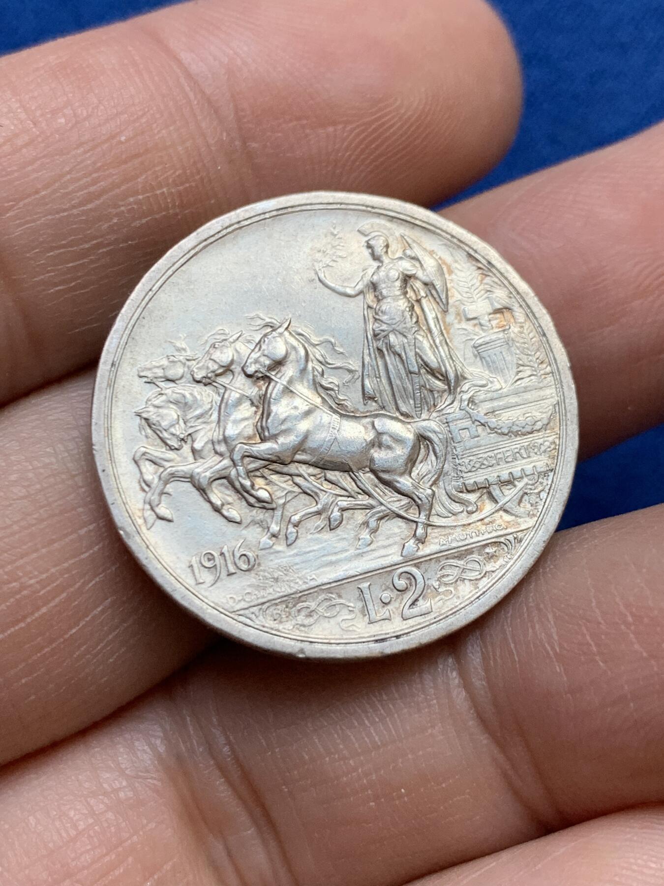 《竞宝斋》第439场 周日，周一，周二 3场连拍 （全场包邮） 意大利 1916年 伊曼纽尔三世 马车女神 2里拉银币