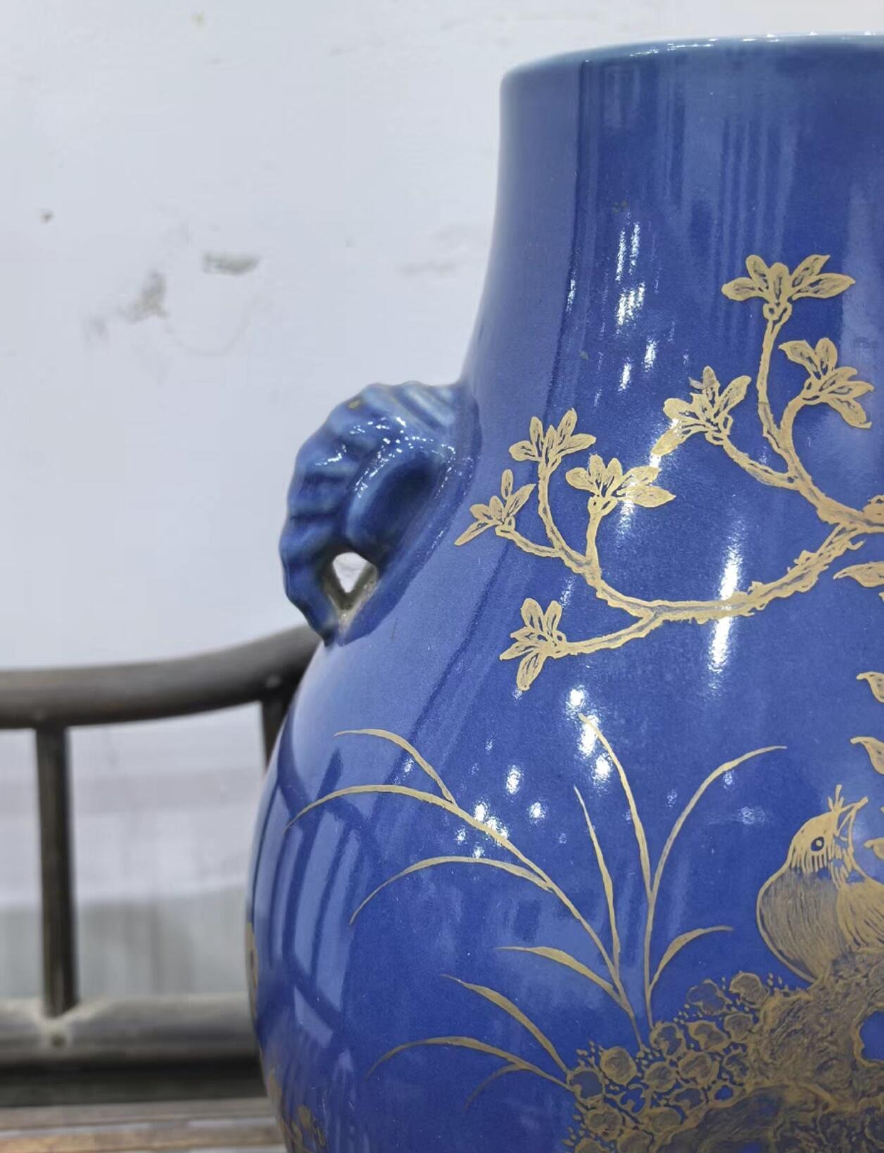 兰馨堂瓷器专场 霁蓝釉描金双耳尊瓶 