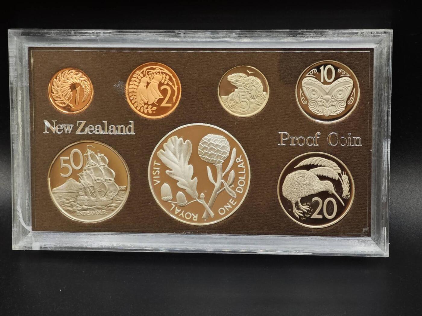 【淘币小摊】实时拍第七百九十九拍   银币套币场   满百包邮可预留二周 每周一统一发货   新西兰1981年精制套币含皇室访问一元精制银币