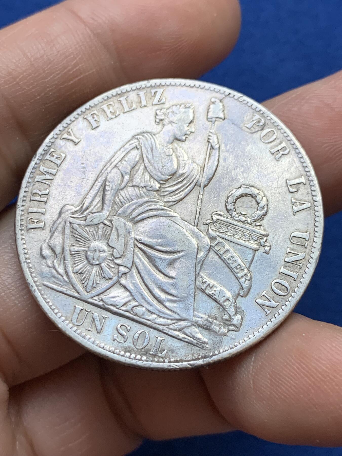 《竞宝斋》第439场 周日，周一，周二 3场连拍 （全场包邮） 秘鲁1890年1比索银币 早期高银凸铭文熟女T.F.版 特年，900银，直径37mm，重25克，女神面部表情清晰