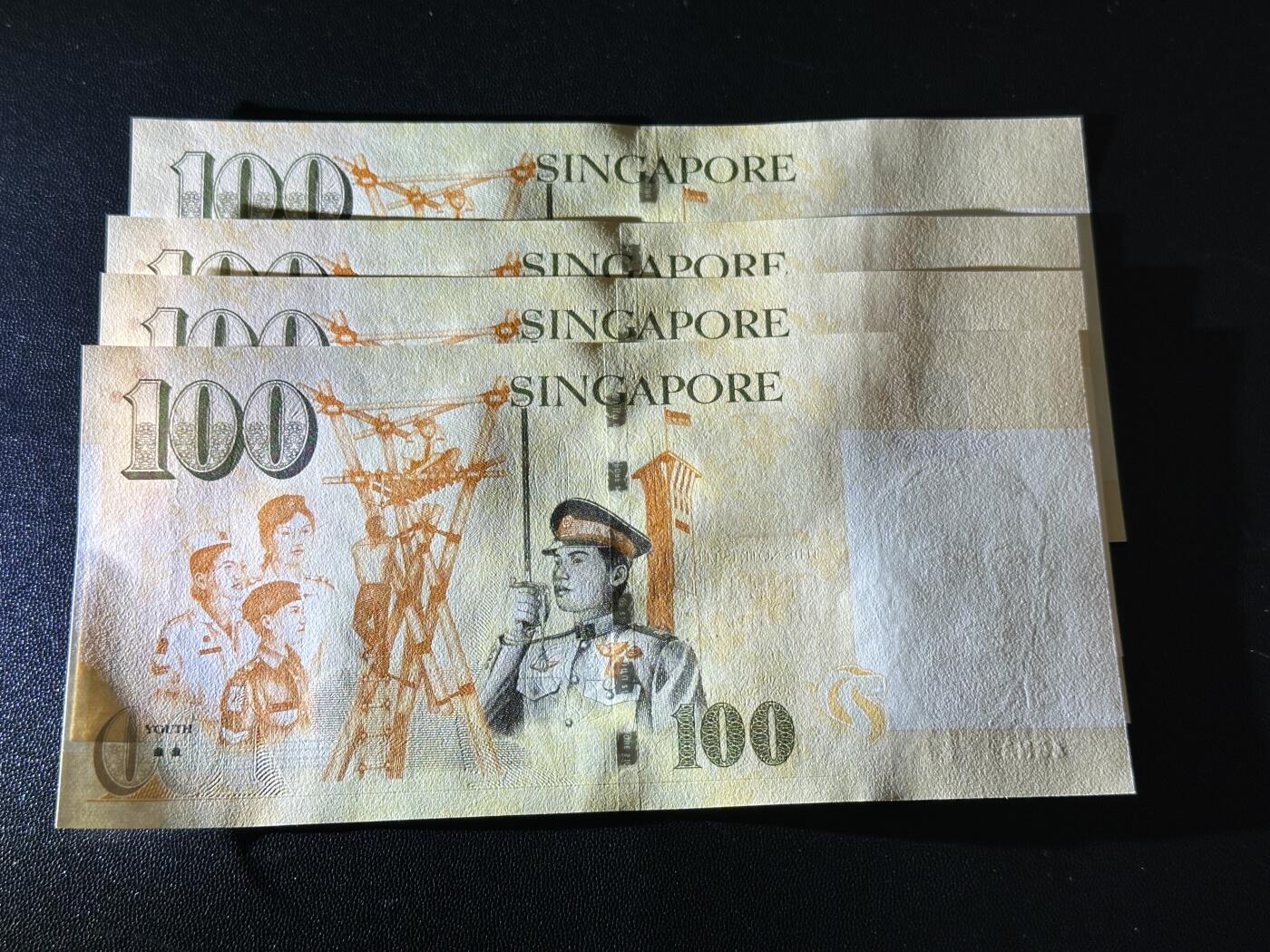 《外钞收藏家》第五百八十六期（品种丰富、精品多）（本平台长期征集拍品、欢迎藏友们联系合作） 新加坡人像纸币版100元 4连号（110-113） 全新UNC