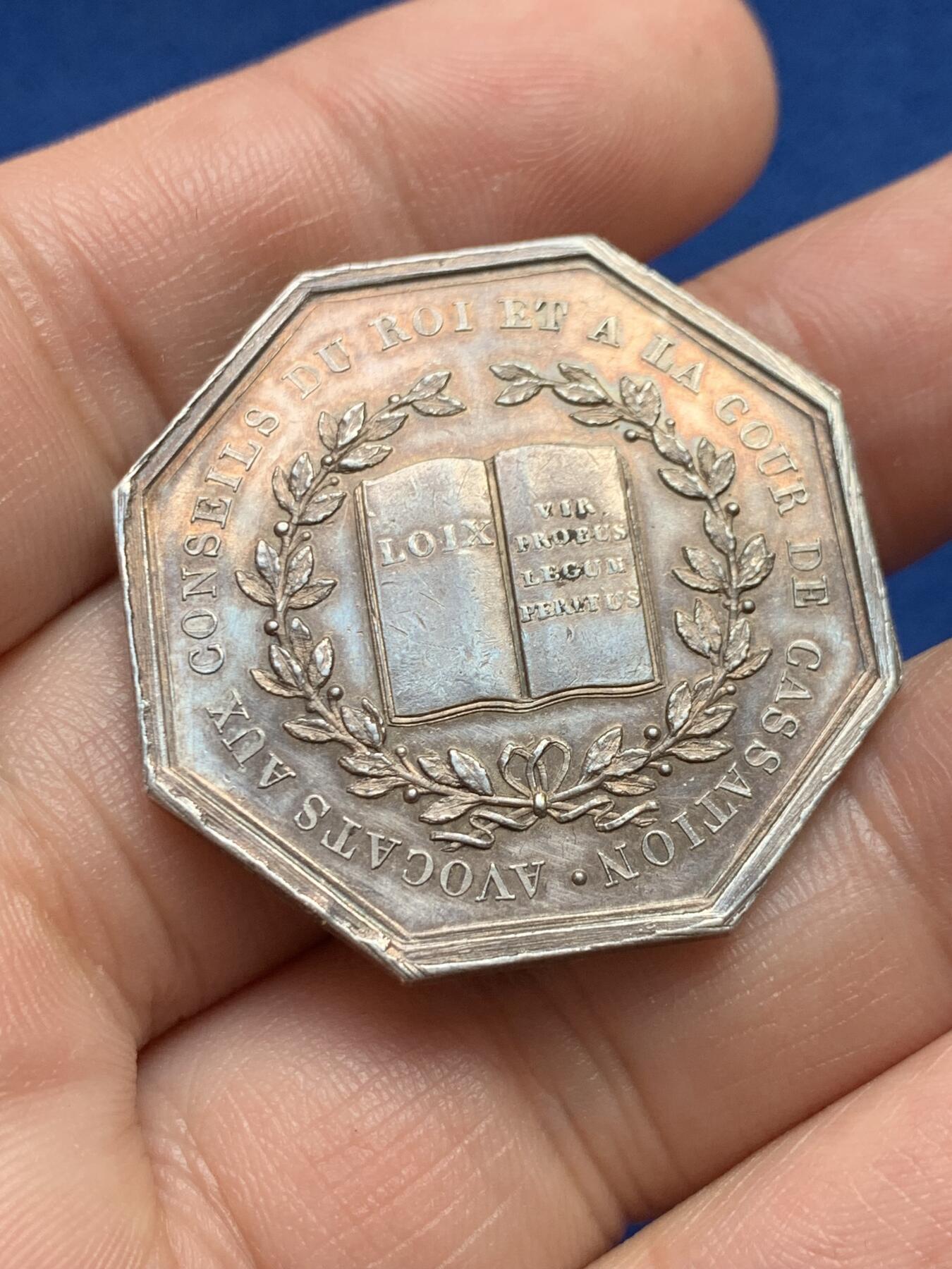 《竞宝斋》第440场 周日，周一，周二 3场连拍 （全场包邮） 法国八角银章，路易十八头像最高法院，16g，34.2mm，丰饶角边铭