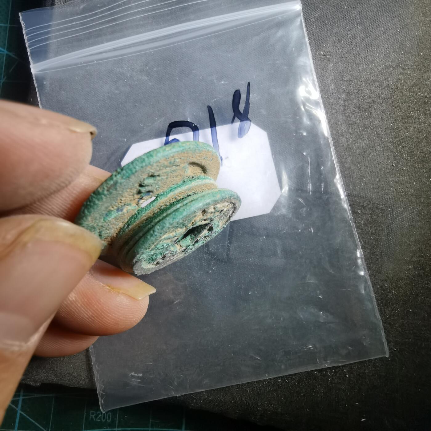 沼泽如烟--第907场 铜钱一组如图粘一起了  6枚