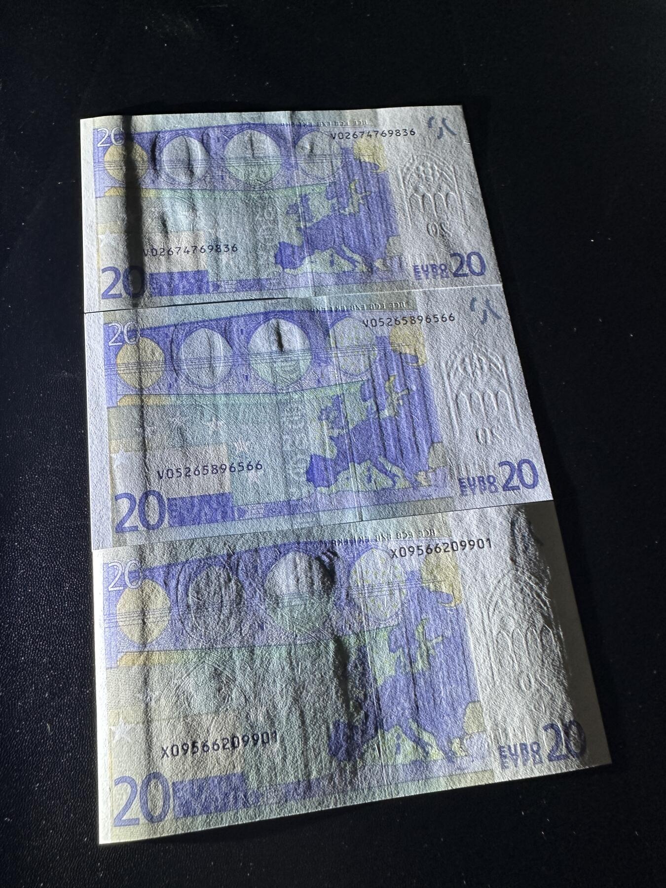 《外钞收藏家》第五百八十六期（品种丰富、精品多）（本平台长期征集拍品、欢迎藏友们联系合作） 一签20欧元 3张一起 全新UNC 2张无47靓号