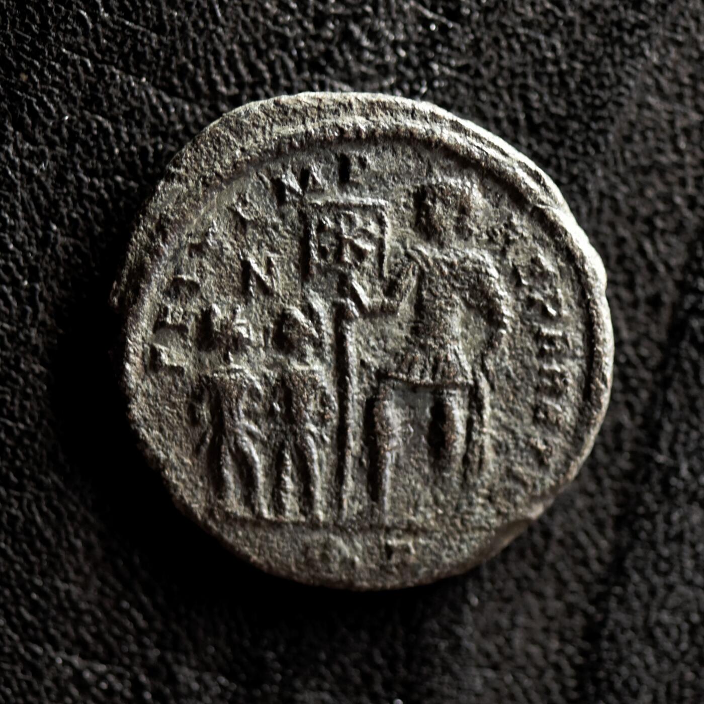 【良泉】第41期【自动场】11月27日晚19.30点开拍！86组，西方古代钱币专场 公元337-361年【古罗马】君士坦提乌斯二世“基督符”百分铜币，3.54克