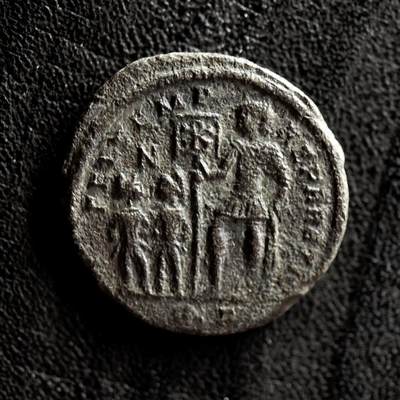 【良泉】第41期【自动场】11月27日晚19.30点开拍！86组，西方古代钱币专场 - 公元337-361年【古罗马】君士坦提乌斯二世“基督符”百分铜币，3.54克