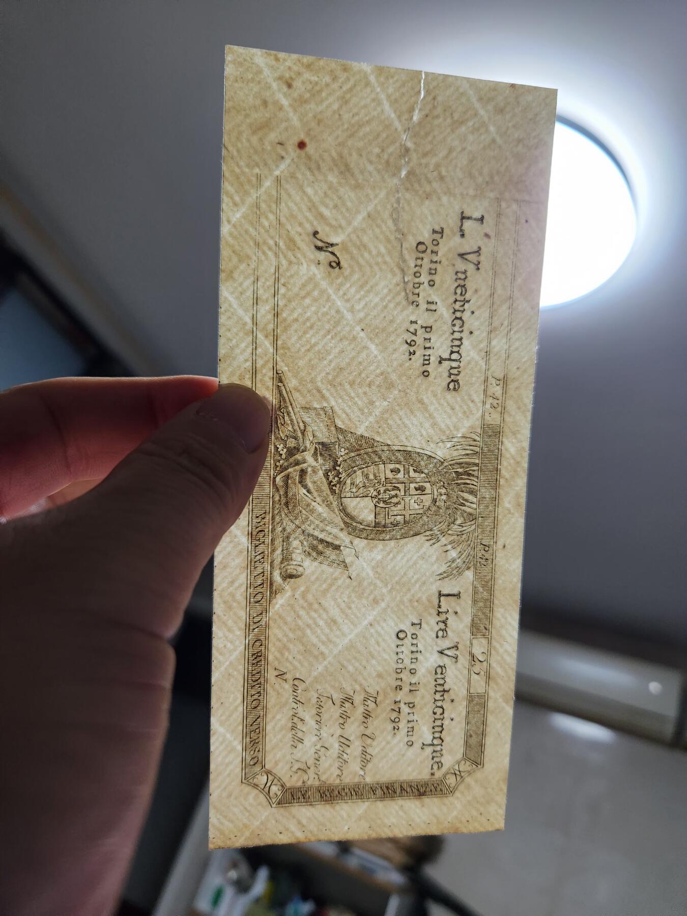 11月19号晚上8点 外国纸币自动截拍第61场 经典古钞 意大利1792年5里拉 新品有裂口