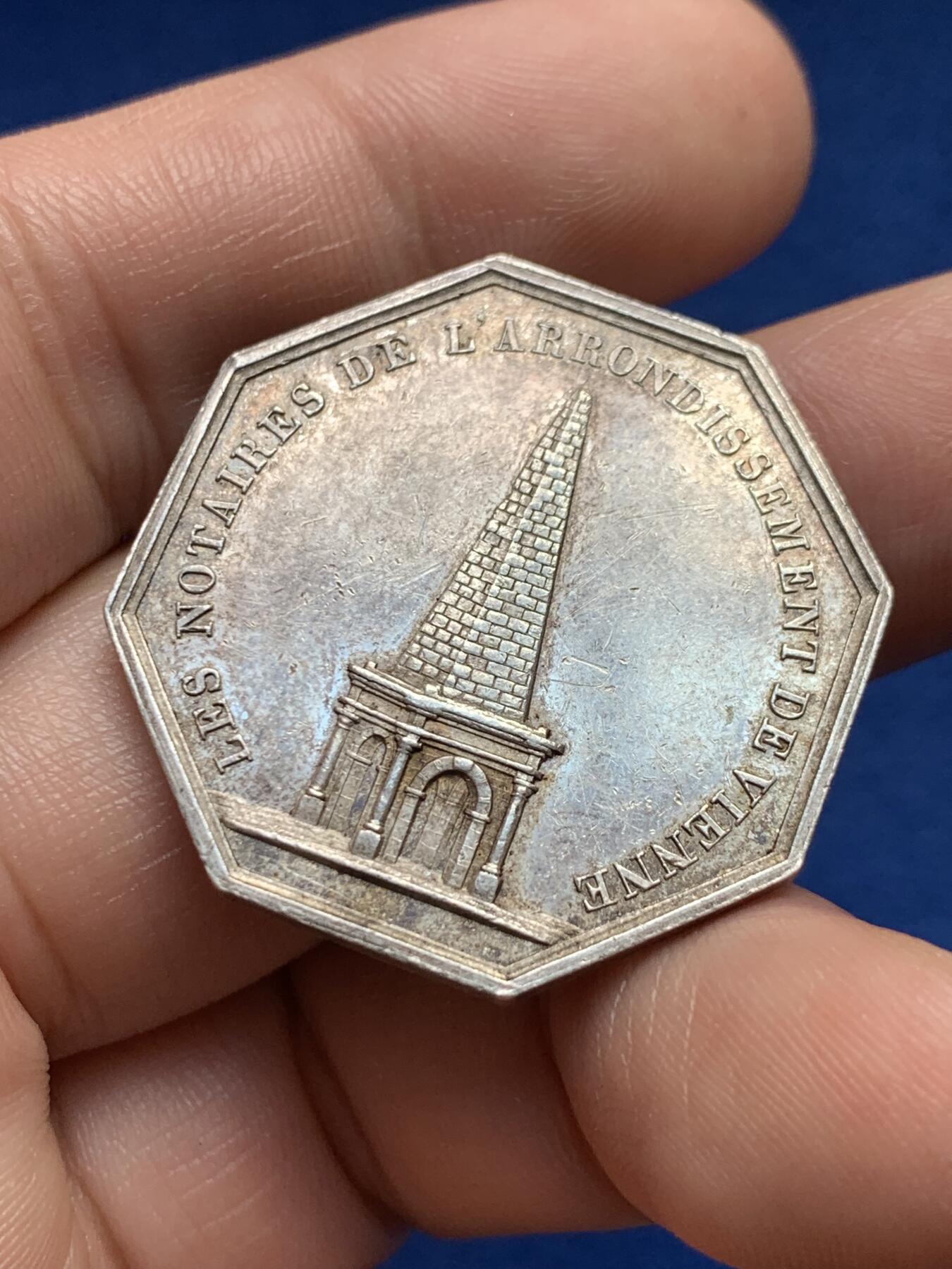 《竞宝斋》第440场 周日，周一，周二 3场连拍 （全场包邮） 法国维埃纳省公证人协会八角银质代币，16.27g，32.5mm，油灯边铭