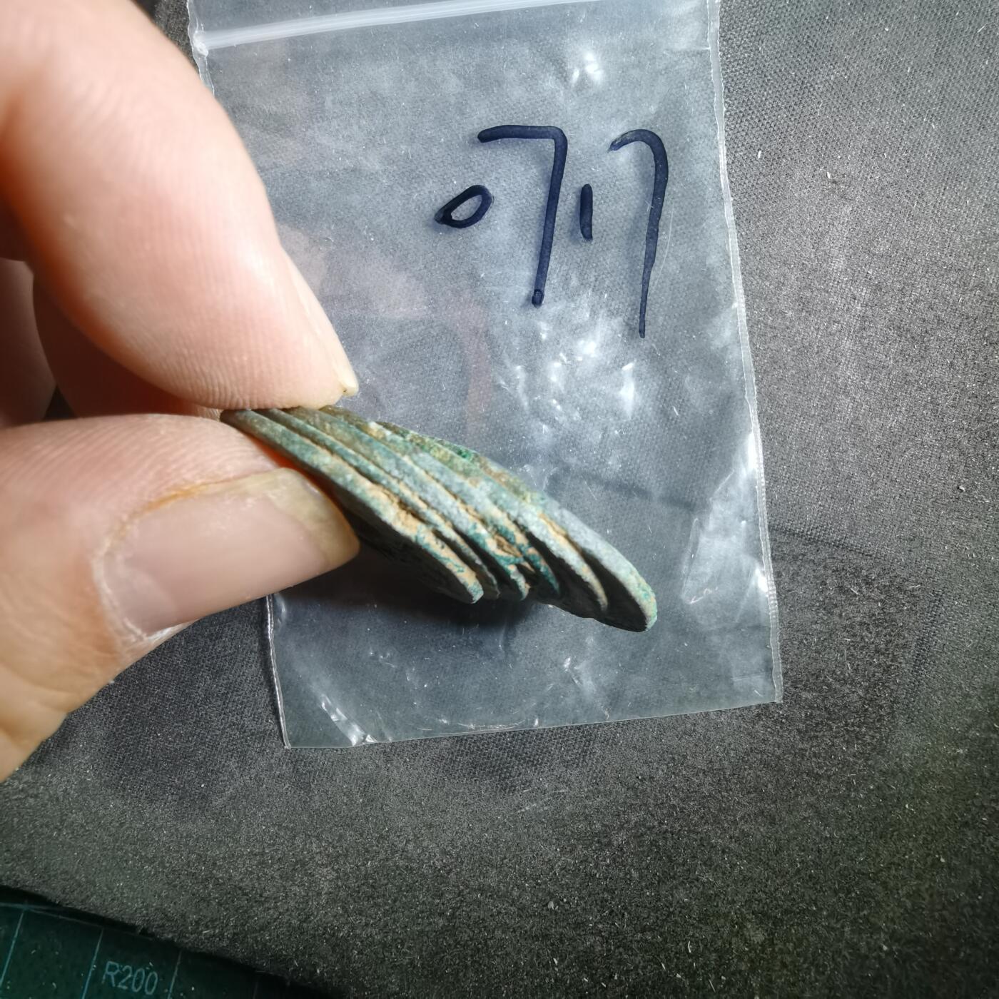 沼泽如烟--第907场 铜钱一组如图粘一起了  6枚