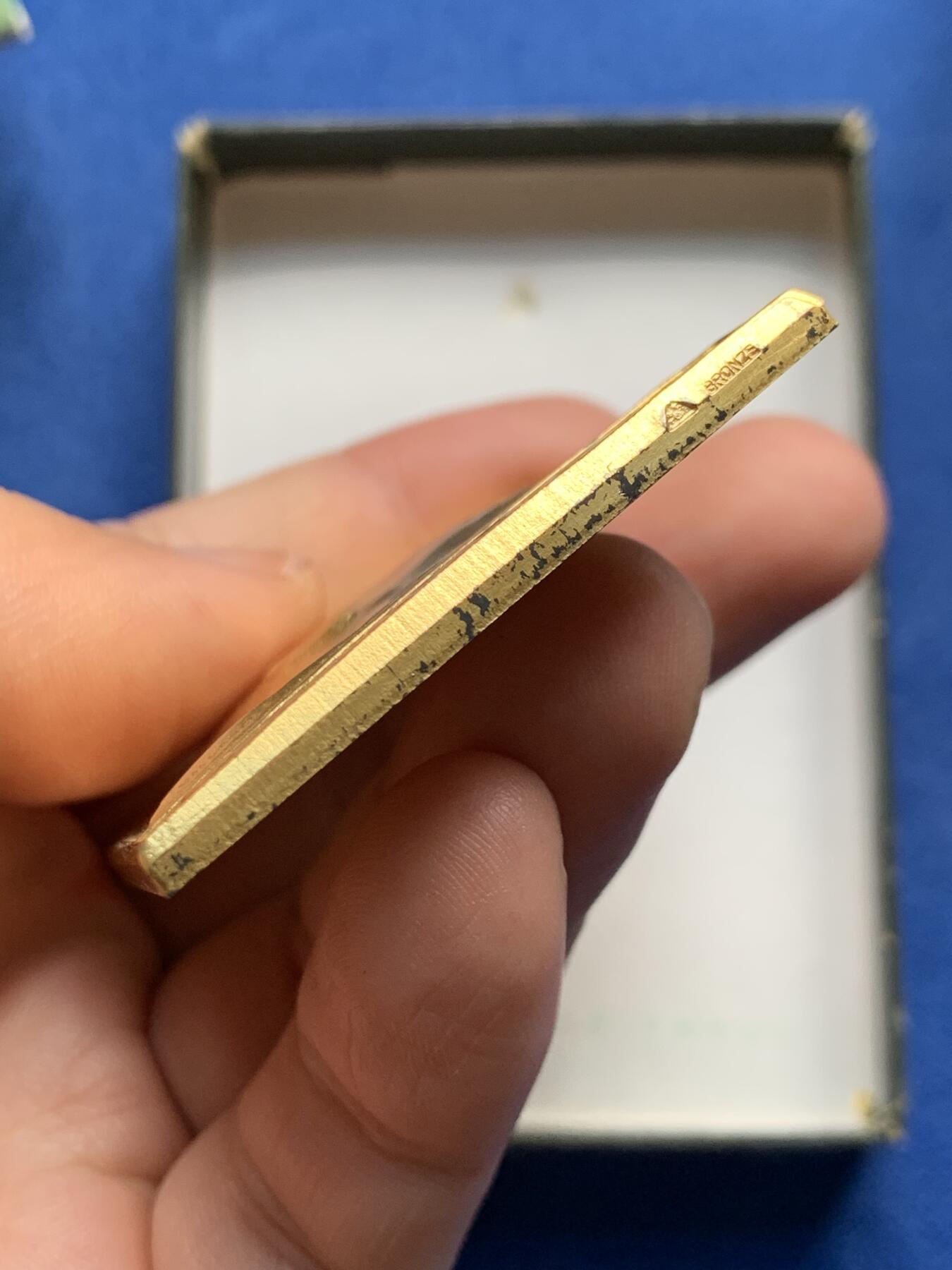 《竞宝斋》第440场 周日，周一，周二 3场连拍 （全场包邮） 法国F.S.C.A.协会方形镀金大铜章 原盒 带协会徽章 尺寸61.2×45.8mm 重量85.4g