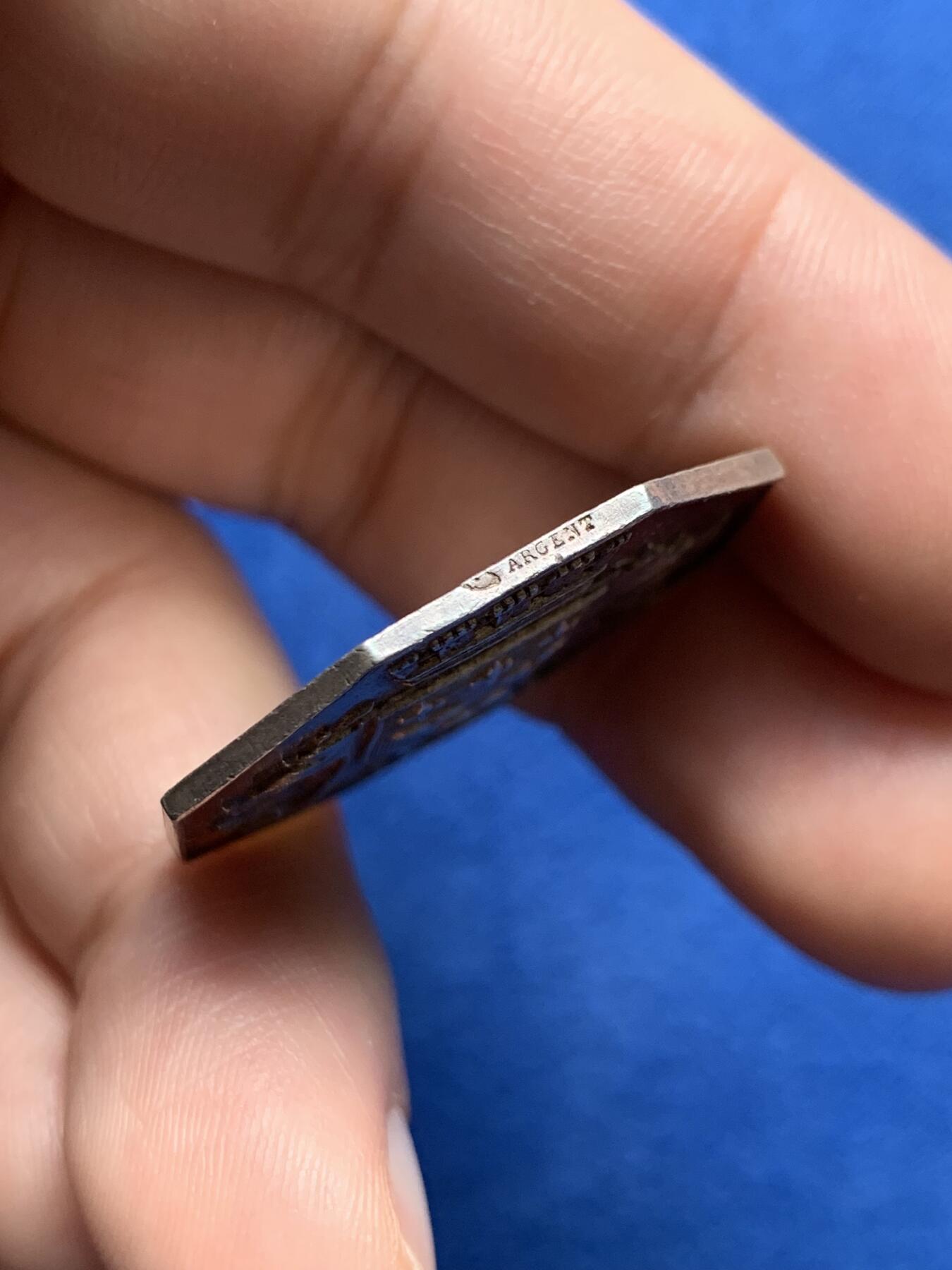 《竞宝斋》第440场 周日，周一，周二 3场连拍 （全场包邮） 法国1832年奥尔良卢瓦雷省储蓄银行八角银质代币，蜜蜂AR边铭，30.6mm，12.5克