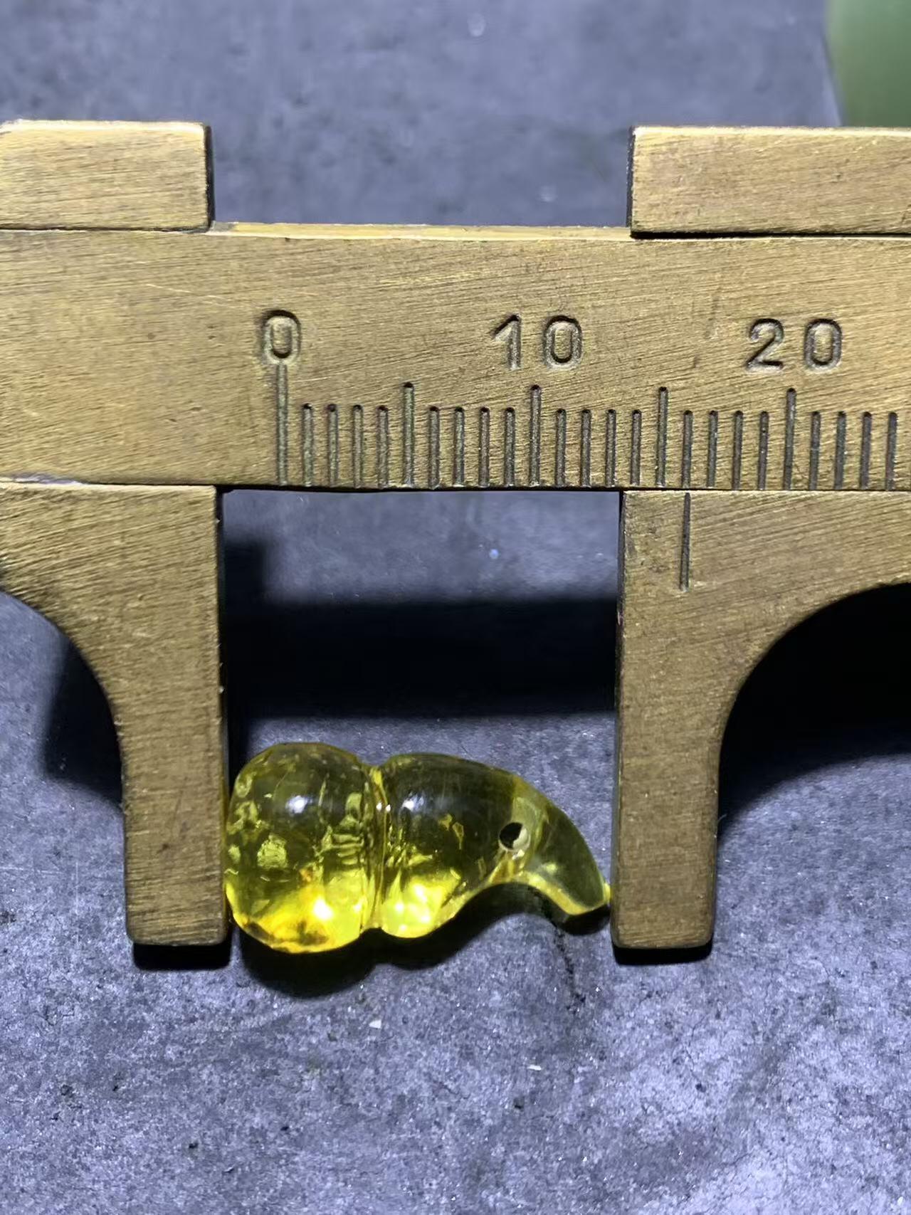 天然乌克兰原矿蜜蜡通货随形葫芦吊坠，挂件一个，