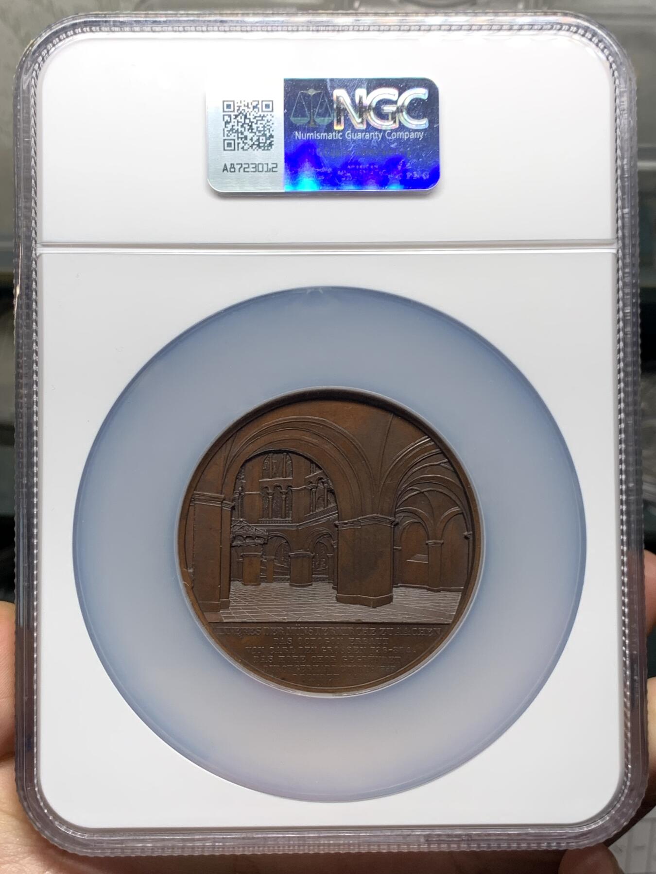 《竞宝斋》第440场 周日，周一，周二 3场连拍 （全场包邮） NGC MS62BN 德国1853年克隆大教堂铜章，德国著名教堂，列入世界遗产目录，编号516-017，是由著名雕刻师Jacques Wiener雕刻（教堂主题系列名录），不可多得的收藏佳品，双面高浮雕，加大加厚盒，观赏性强，收藏价值高，不可错过。首见品。