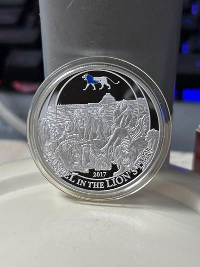 第182期拍卖 - 2017年帕劳2元精制部分彩色精制银币 圣经故事系列-狮穴中的丹尼尔 发行量：1千 盒证全，1/2盎司