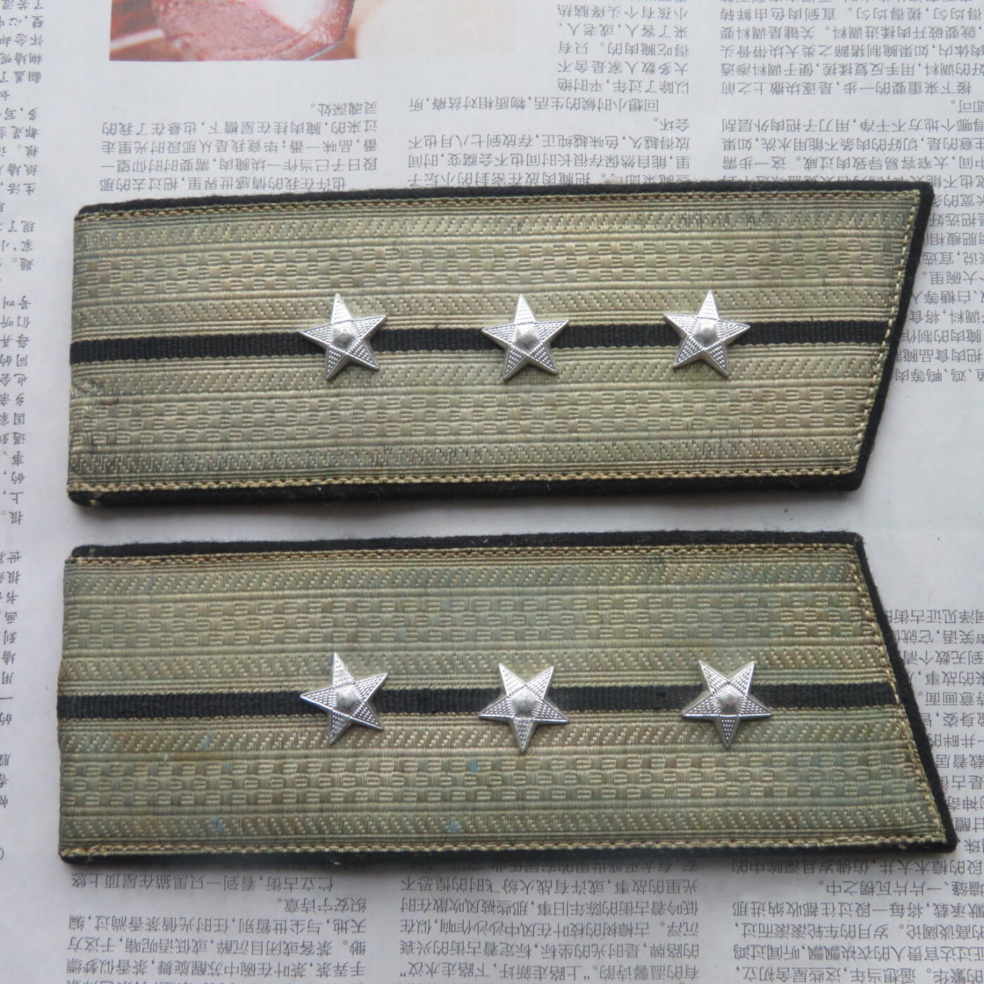 39--55海军技术上尉大衣肩章一付（领章铝星）