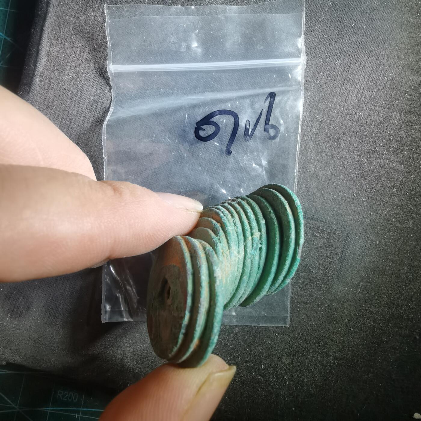 沼泽如烟--第907场 铜钱一组如图粘一起了 14枚