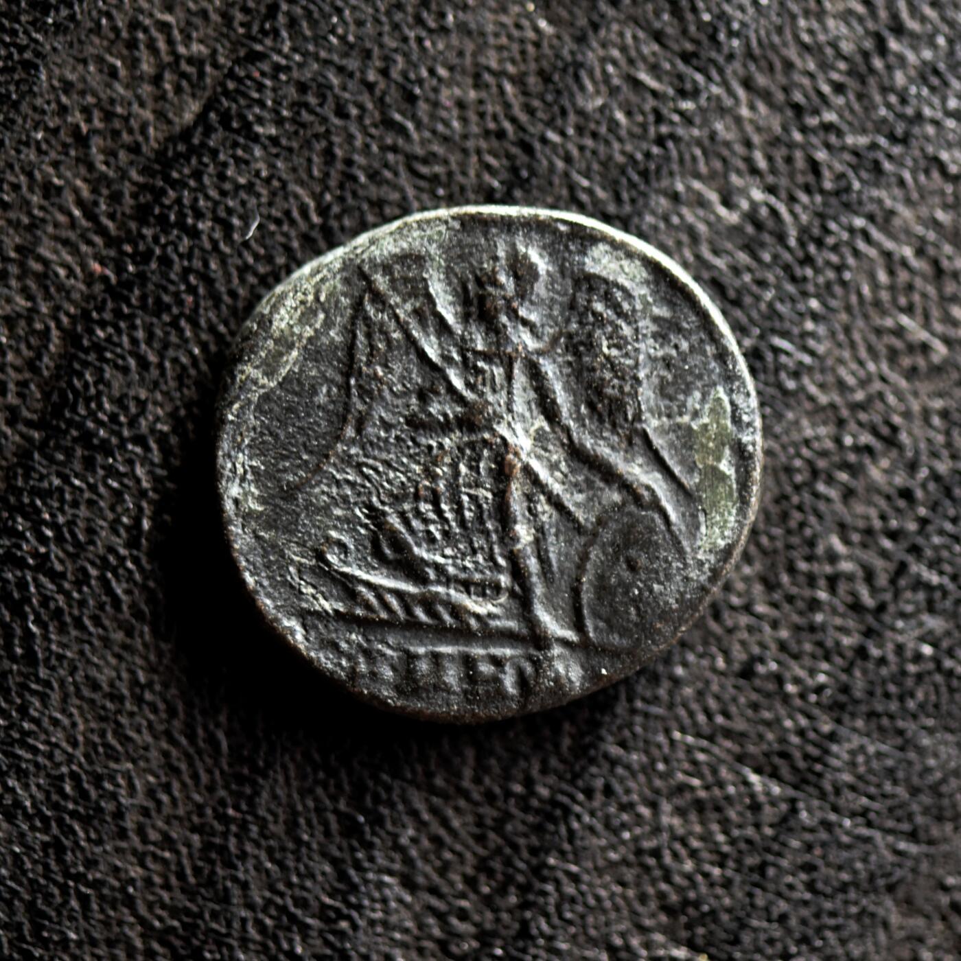 【良泉】第41期【自动场】11月27日晚19.30点开拍！86组，西方古代钱币专场 公元330-340年【古罗马】君士坦丁大帝“胜利女神”铜币，君士坦丁堡迁都纪念，2.13克