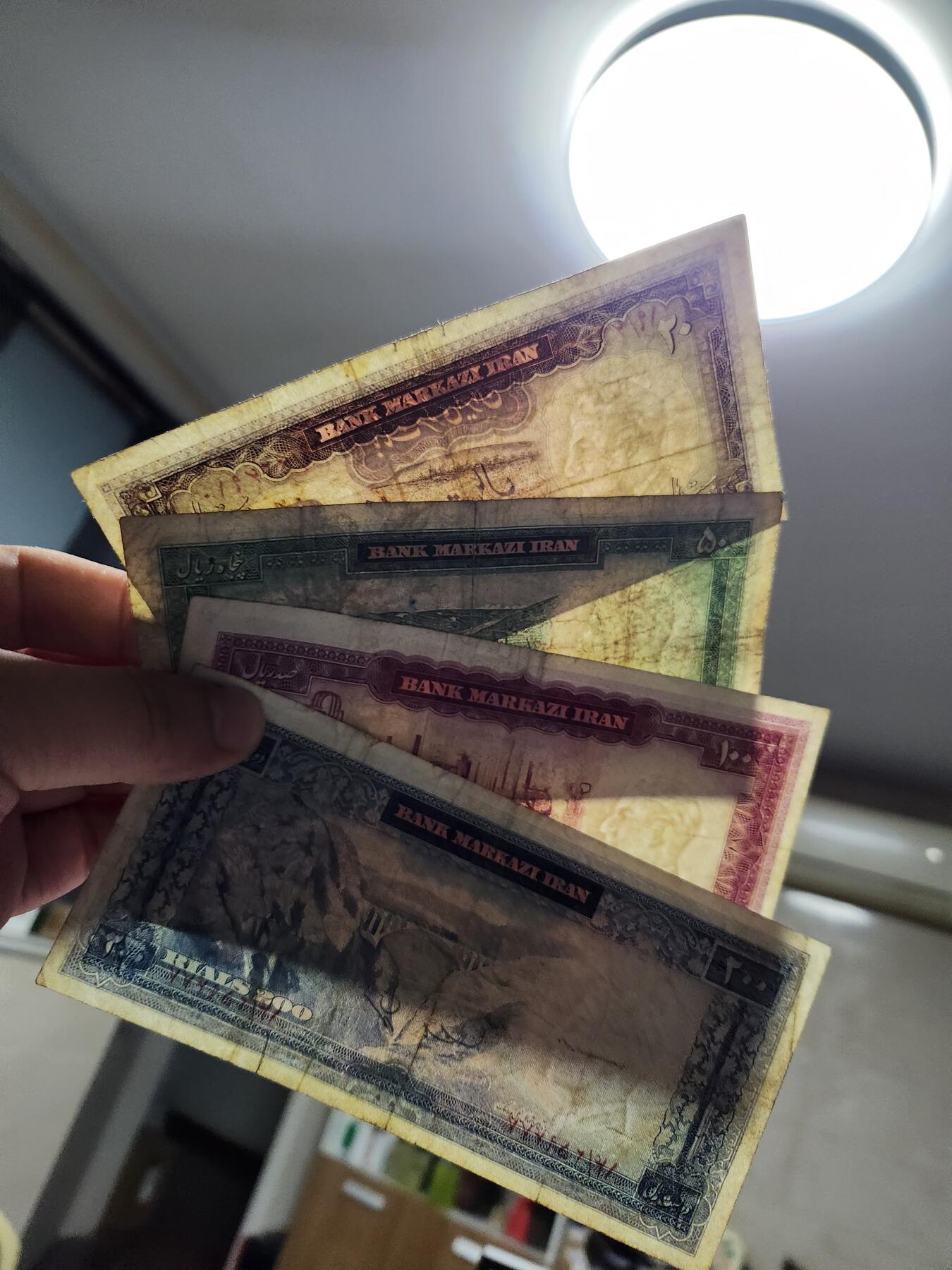 11月21号晚上8点 外国纸币自动截拍第61场 伊朗一套