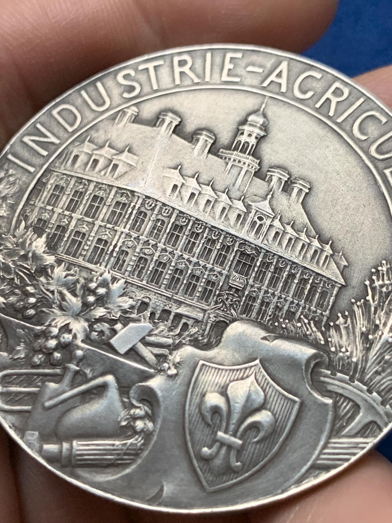 《竞宝斋》第440场 周日，周一，周二 3场连拍 （全场包邮） 法国里尔商会银章，46.58g，47mm，丰饶角1argent边铭，有轻磕