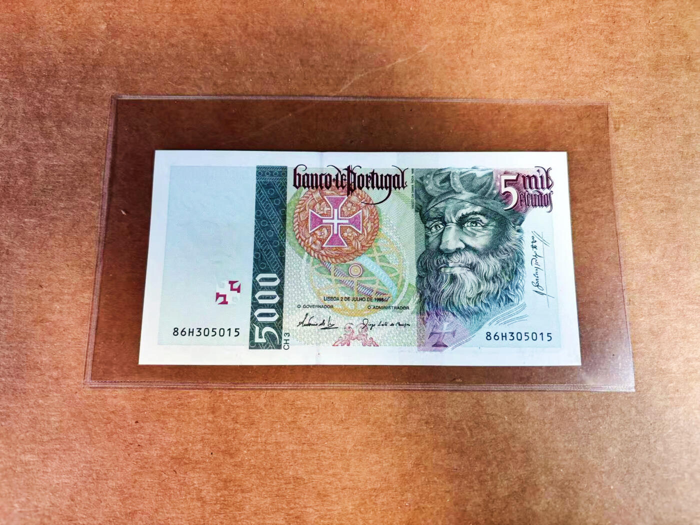 【Blue Auction】世界纸币精拍第752期——18级TOP拍卖/信誉/品质/专业/高效💫 【无47】葡萄牙 1998年5000埃斯库多 UNC-（一个角轻微压痕）