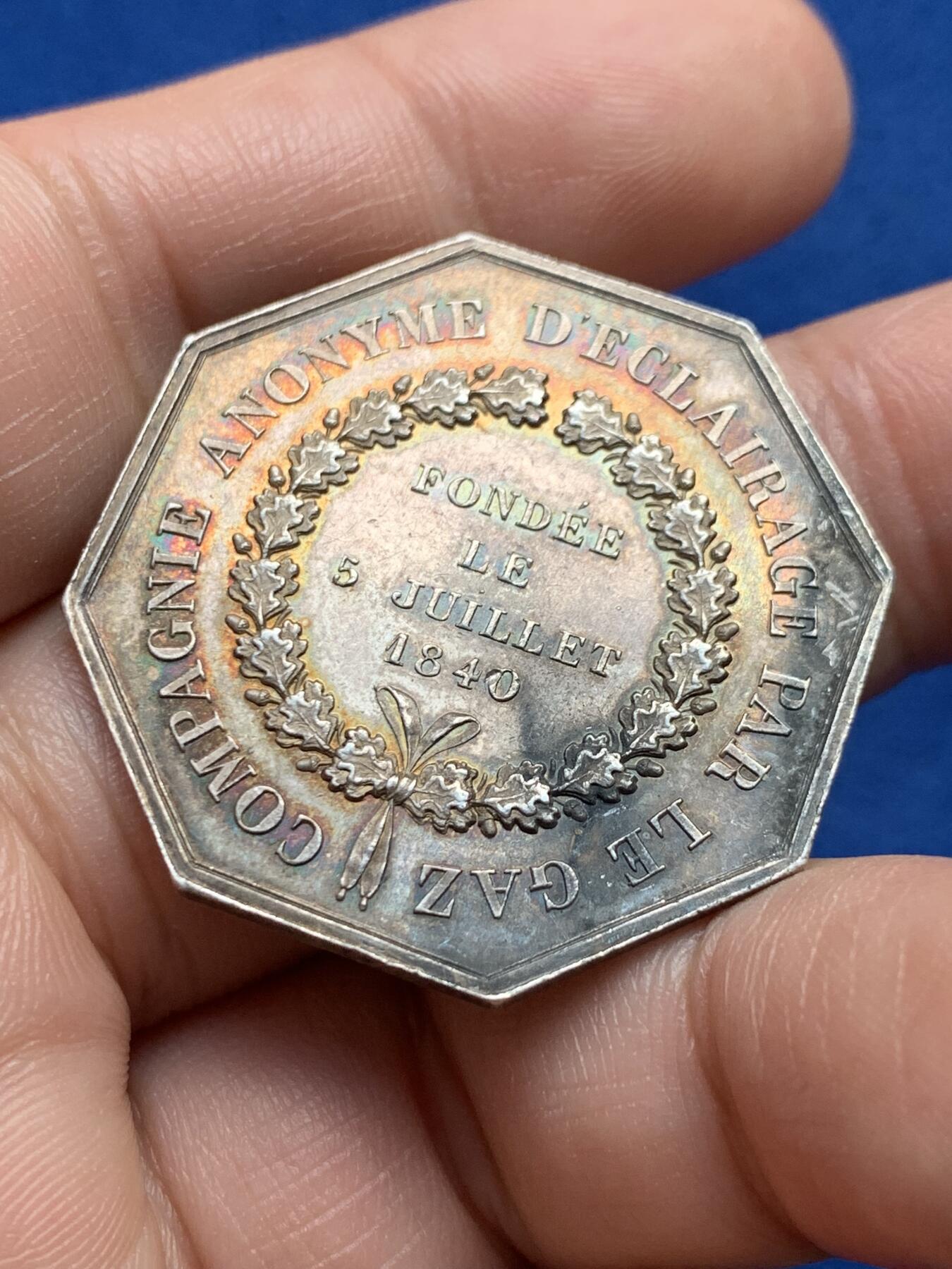 《竞宝斋》第440场 周日，周一，周二 3场连拍 （全场包邮） 法国马赛燃气公司八角银质jeton，14.79g，34.6mm，手指边铭