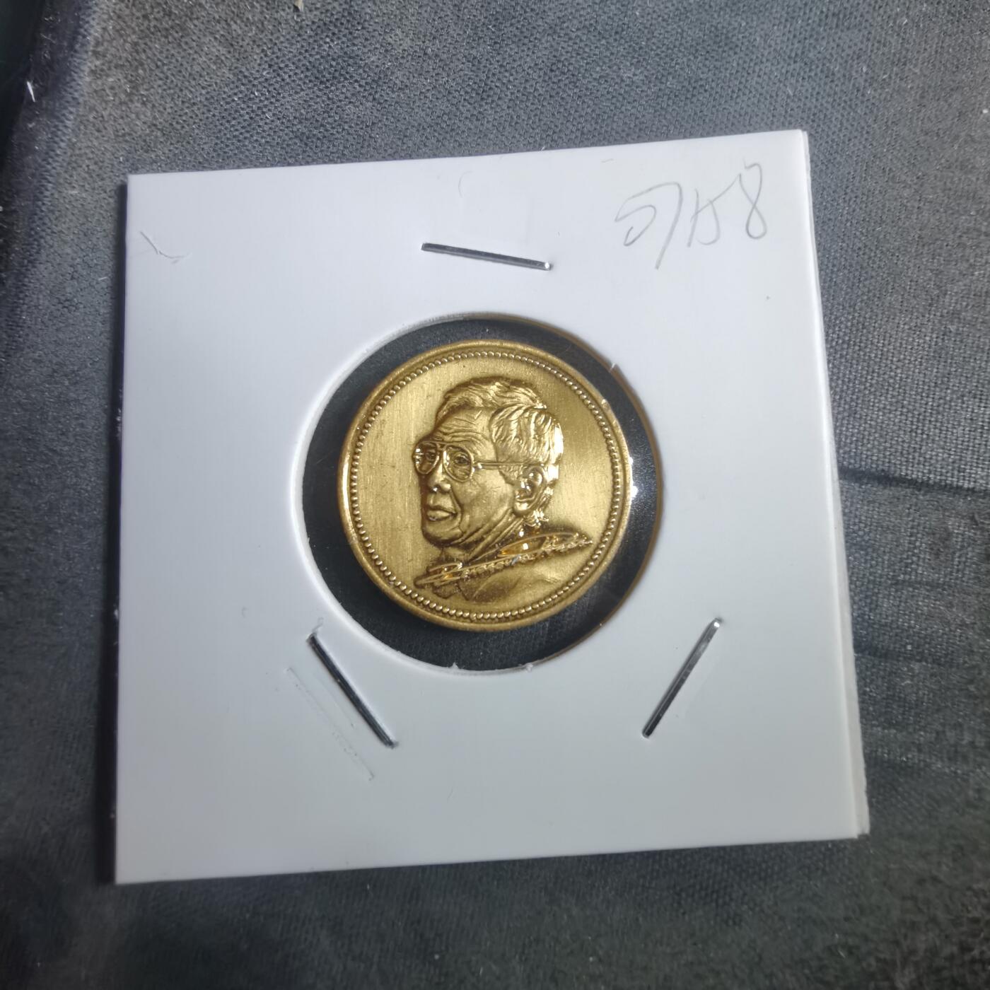 沼泽如烟--第907场 纪念章