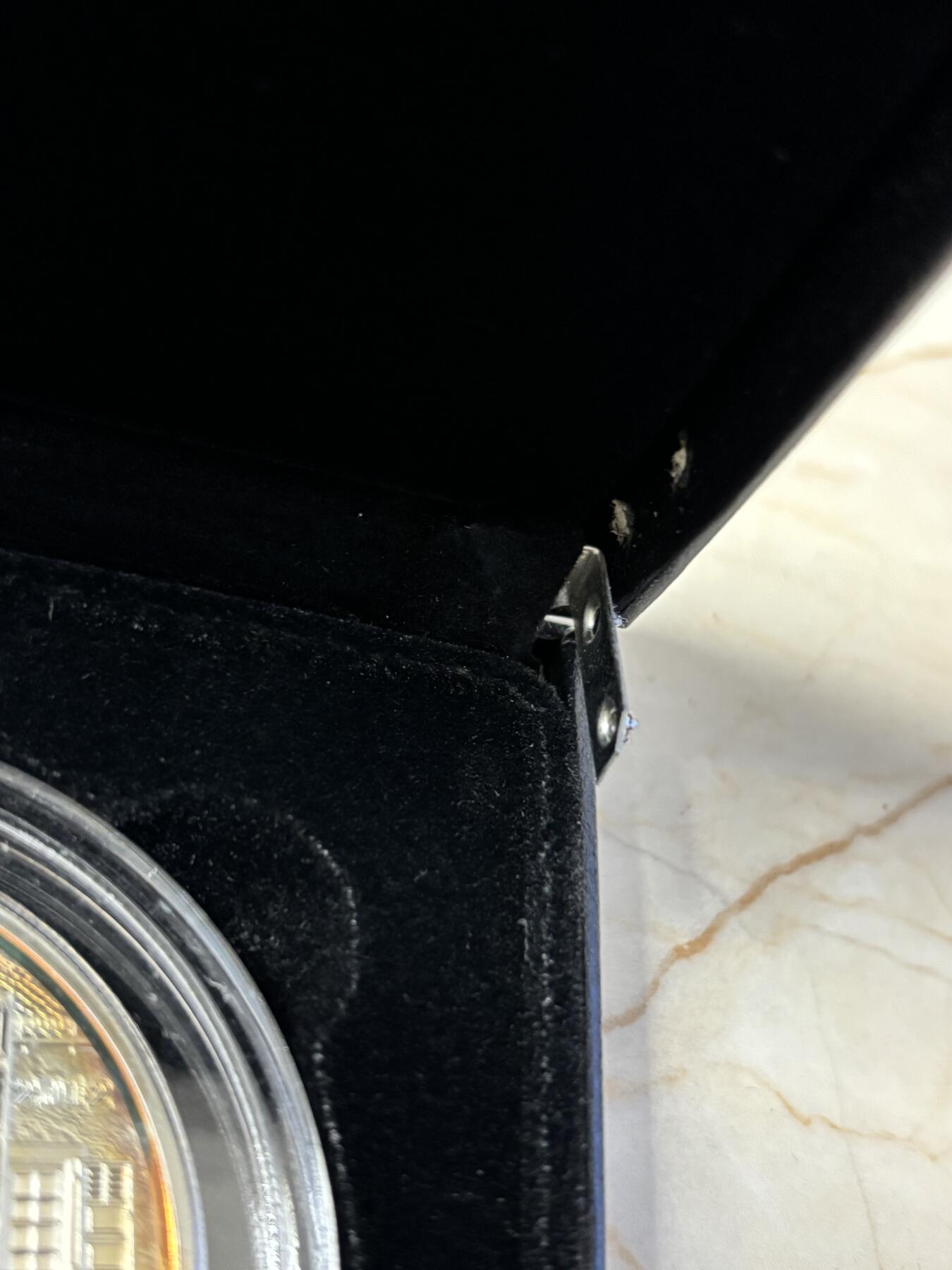 第182期拍卖 2012年库克20元镶水晶彩色精制银币 杰作系列-睡着的浴女（雷诺阿） 3盎司999银 盒证全，有氧化，国外售价在500美金左右，外盒有破