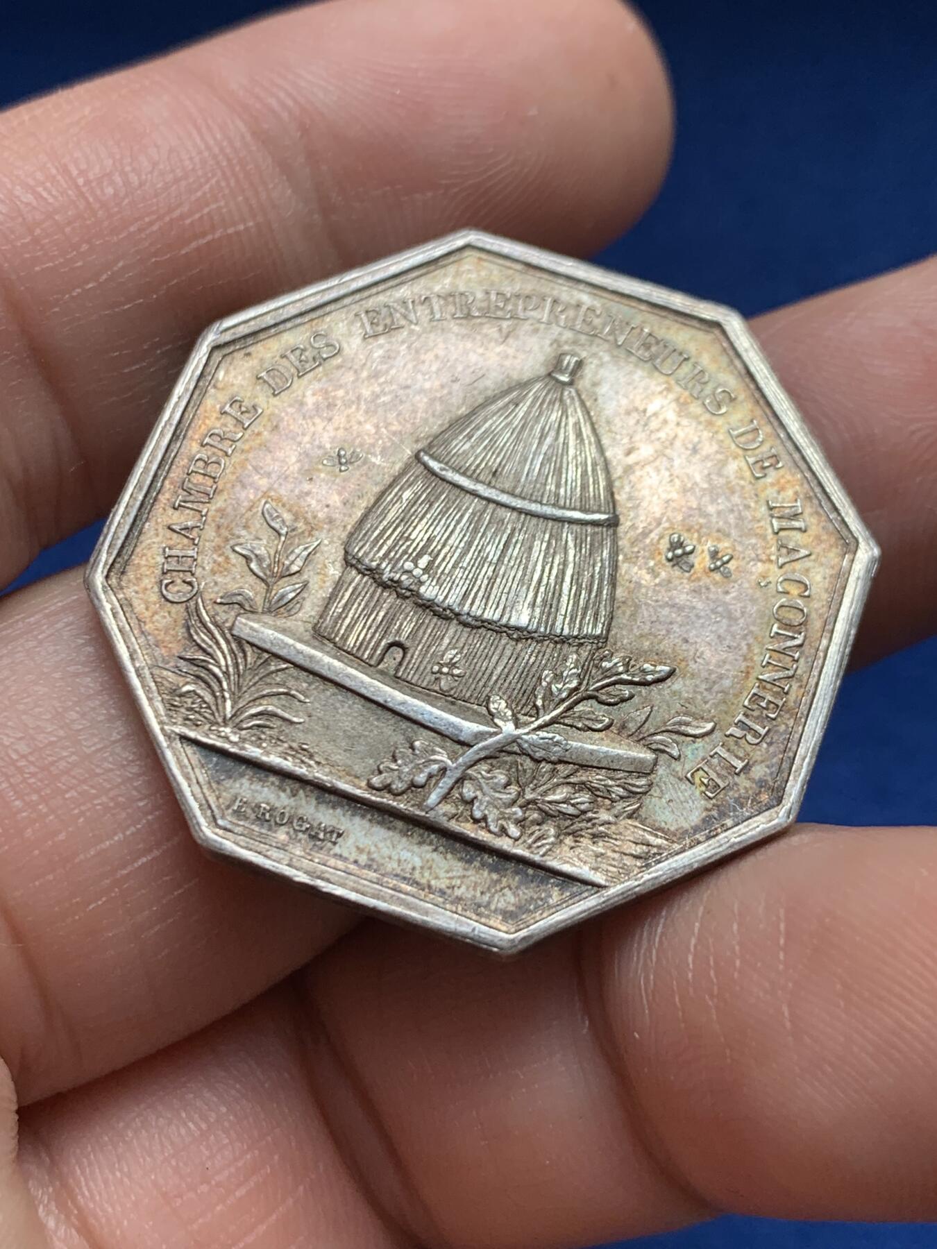 《竞宝斋》第440场 周日，周一，周二 3场连拍 （全场包邮） 法国八角银质代币，砌筑承包商工会，13.63g，32.8mm，丰饶角边铭