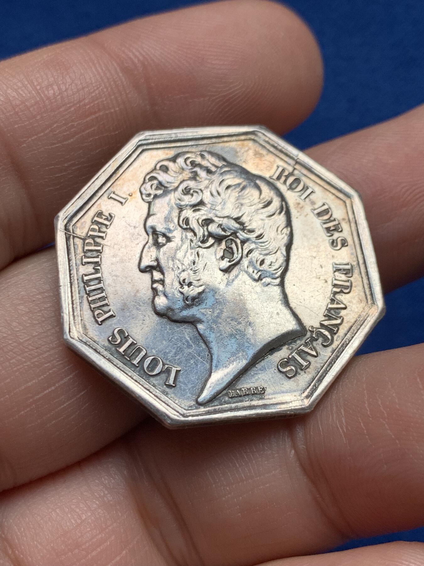 《竞宝斋》第440场 周日，周一，周二 3场连拍 （全场包邮） 法国八角银章，路易菲利普头像巴约讷商会，12.3g，30.6mm，手指边铭