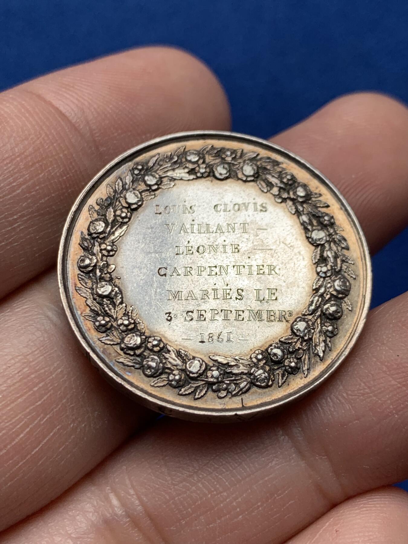 《竞宝斋》第440场 周日，周一，周二 3场连拍 （全场包邮） 法国1861年结婚纪念银章 30mm 12.35g