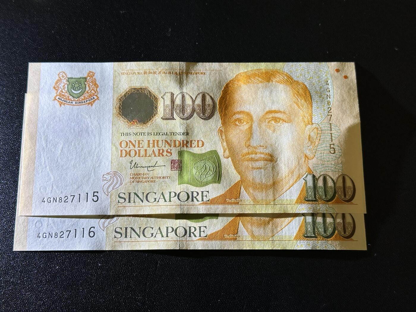 《外钞收藏家》第五百八十六期（品种丰富、精品多）（本平台长期征集拍品、欢迎藏友们联系合作） 新加坡人像纸币版100元 2连号（115-116） 全新UNC