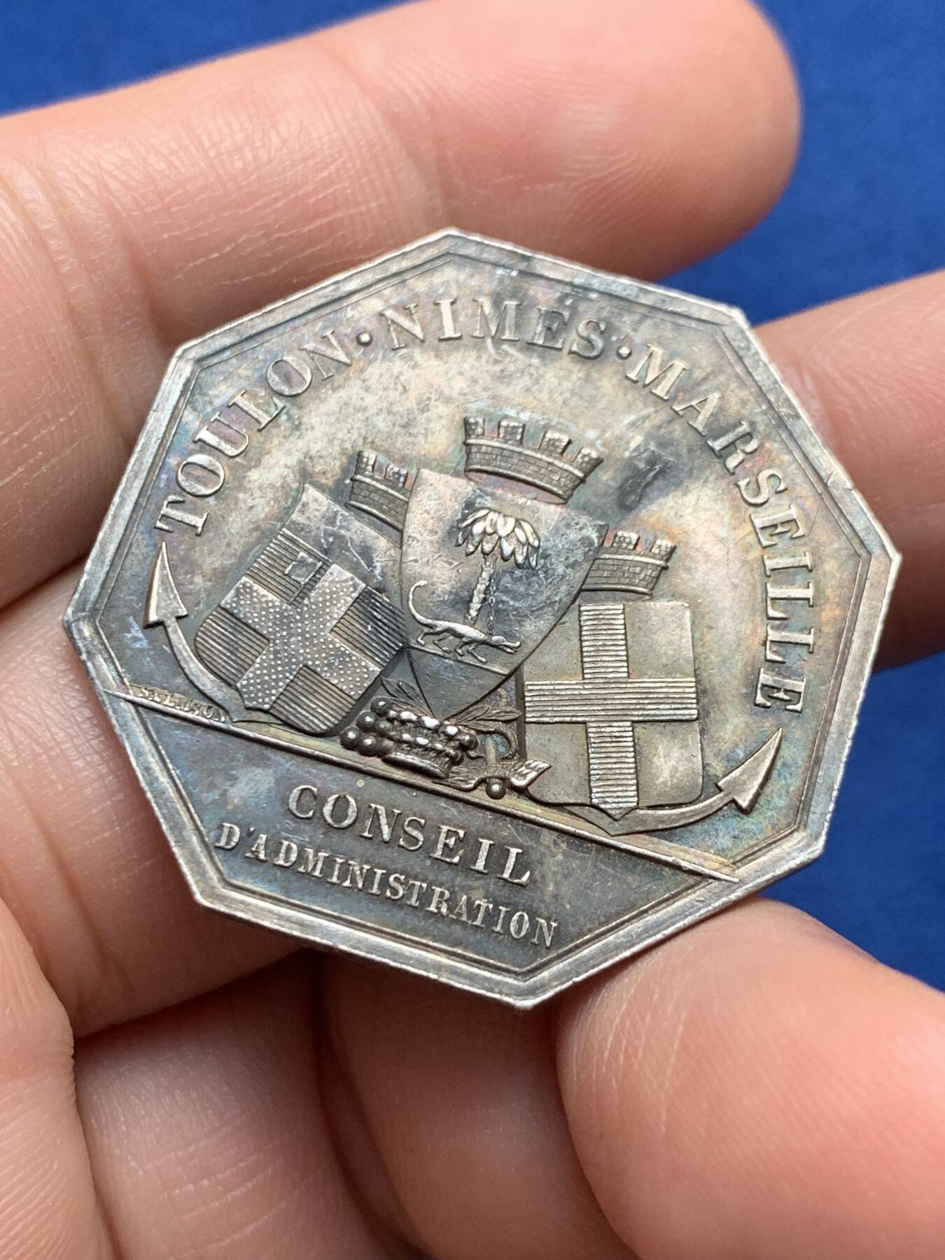 《竞宝斋》第440场 周日，周一，周二 3场连拍 （全场包邮） 法国马赛燃气公司八角银质jeton，14.79g，34.6mm，手指边铭