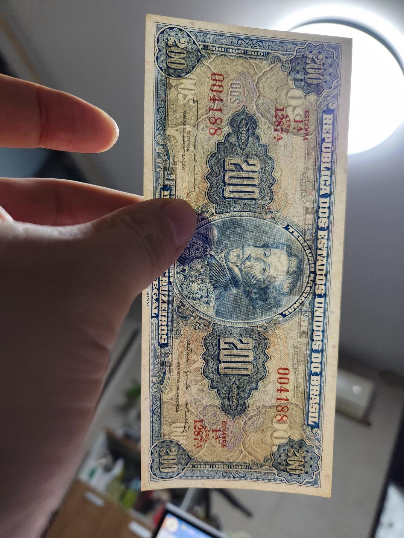 11月21号晚上8点 外国纸币自动截拍第61场 巴西1961年200克鲁塞罗 蓝色 新品背面有胶带