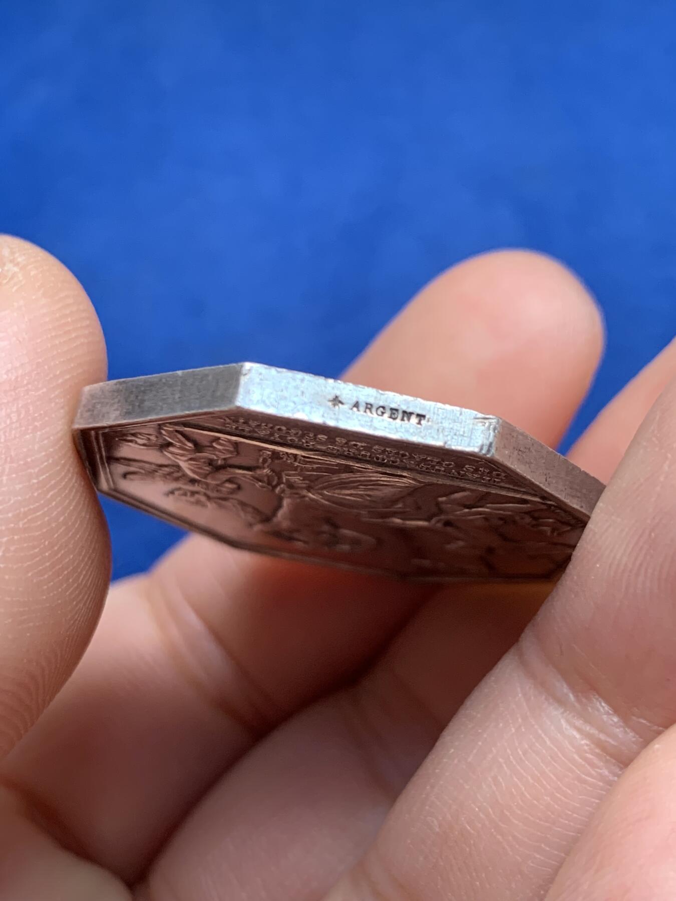 《竞宝斋》第440场 周日，周一，周二 3场连拍 （全场包邮） 法国八角银质代币，圣戈班皇家制镜公司，20.05g，32.3mm，蜜蜂边铭