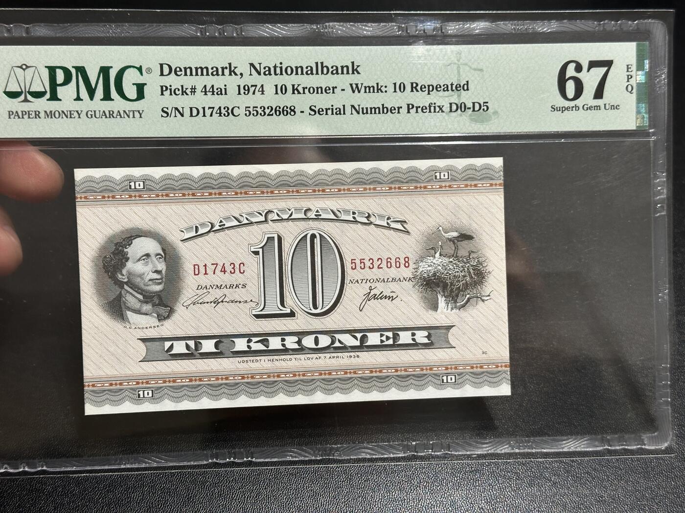 《外钞收藏家》第五百八十六期（品种丰富、精品多）（本平台长期征集拍品、欢迎藏友们联系合作） 1974年丹麦10克朗 PMG67 尾668靓号