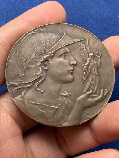 《竞宝斋》第440场 周日，周一，周二 3场连拍 （全场包邮） - 法国由“毫不妥协”提供的铜章，50.12g，49.5mm，三角形+铜标