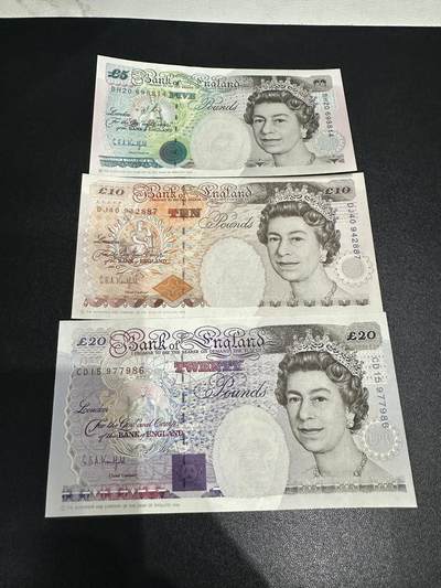 《外钞收藏家》第五百八十六期（品种丰富、精品多）（本平台长期征集拍品、欢迎藏友们联系合作） - 英国E序列5、10、20镑 三张一起 全新有轻微潮点