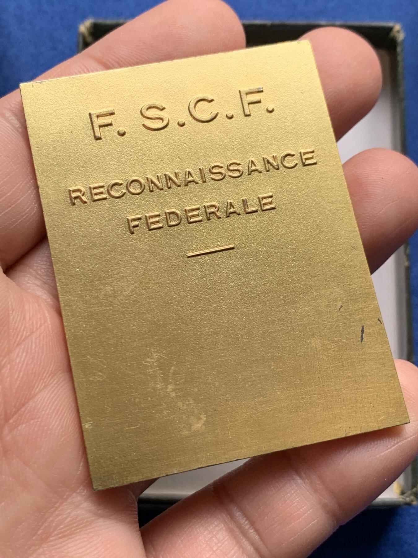 《竞宝斋》第440场 周日，周一，周二 3场连拍 （全场包邮） 法国F.S.C.A.协会方形镀金大铜章 原盒 带协会徽章 尺寸61.2×45.8mm 重量85.4g