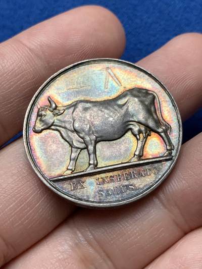 《竞宝斋》第440场 周日，周一，周二 3场连拍 （全场包邮） - 法国巴黎天花接种牛痘疫苗银章，32.2MM，15.78克，手指边铭，带五彩光泽包浆