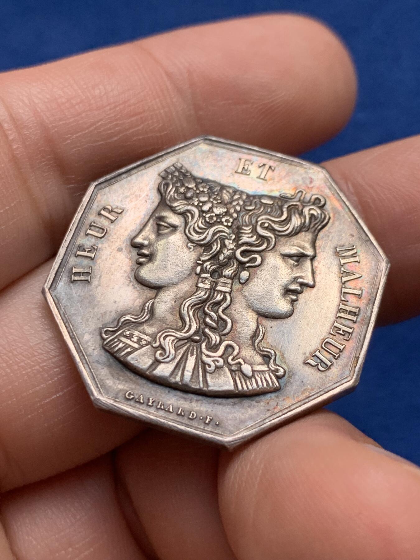 《竞宝斋》第440场 周日，周一，周二 3场连拍 （全场包邮） 法国双面神雅努斯婚姻爱情题材八角银质代币，狂风暴雨前的海水浴场景，14g，30.2mm，丰饶角边铭