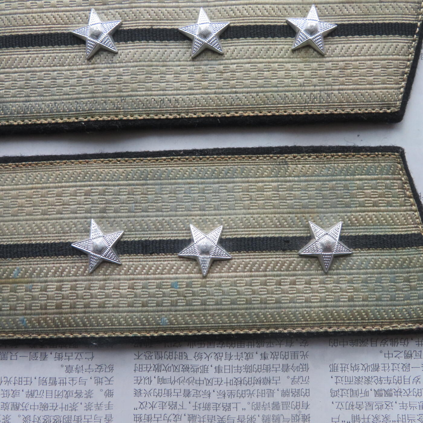 39--55海军技术上尉大衣肩章一付（领章铝星）