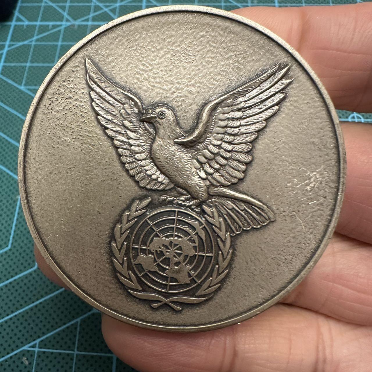 蒂克钱币-第48场日本章牌专场 日本 1968年 国际人权年 镀银章 55mm 95g