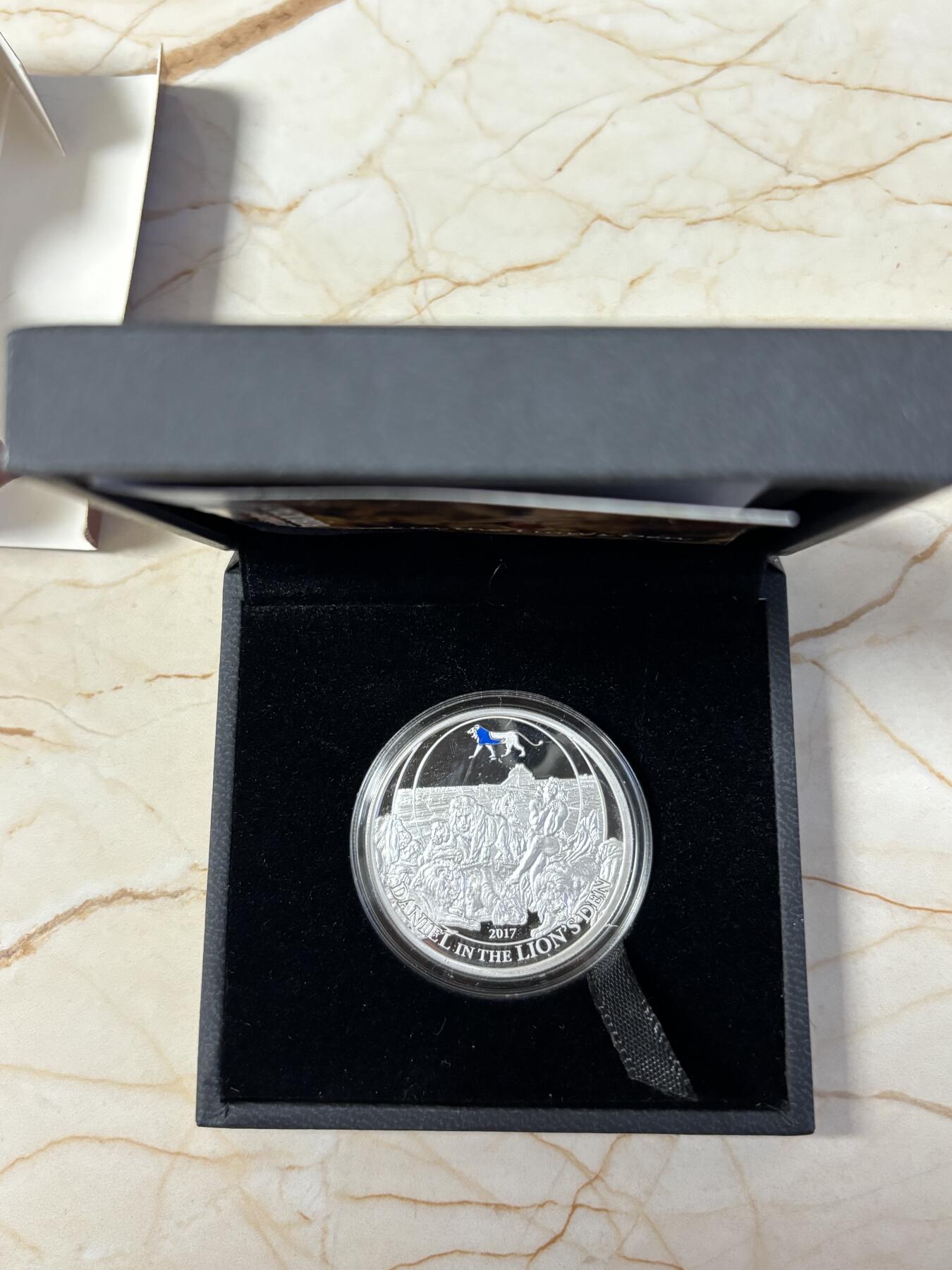 第182期拍卖 2017年帕劳2元精制部分彩色精制银币 圣经故事系列-狮穴中的丹尼尔 发行量：1千 盒证全，1/2盎司