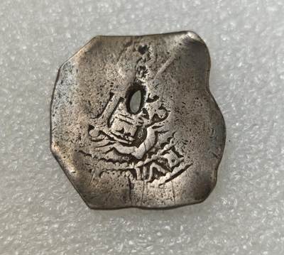 瓶子🏺第217期拍卖会 -  16世纪加勒比海盗COB切割银币  经典款  从漏孔可以看出来工艺粗犷  26.75克足重