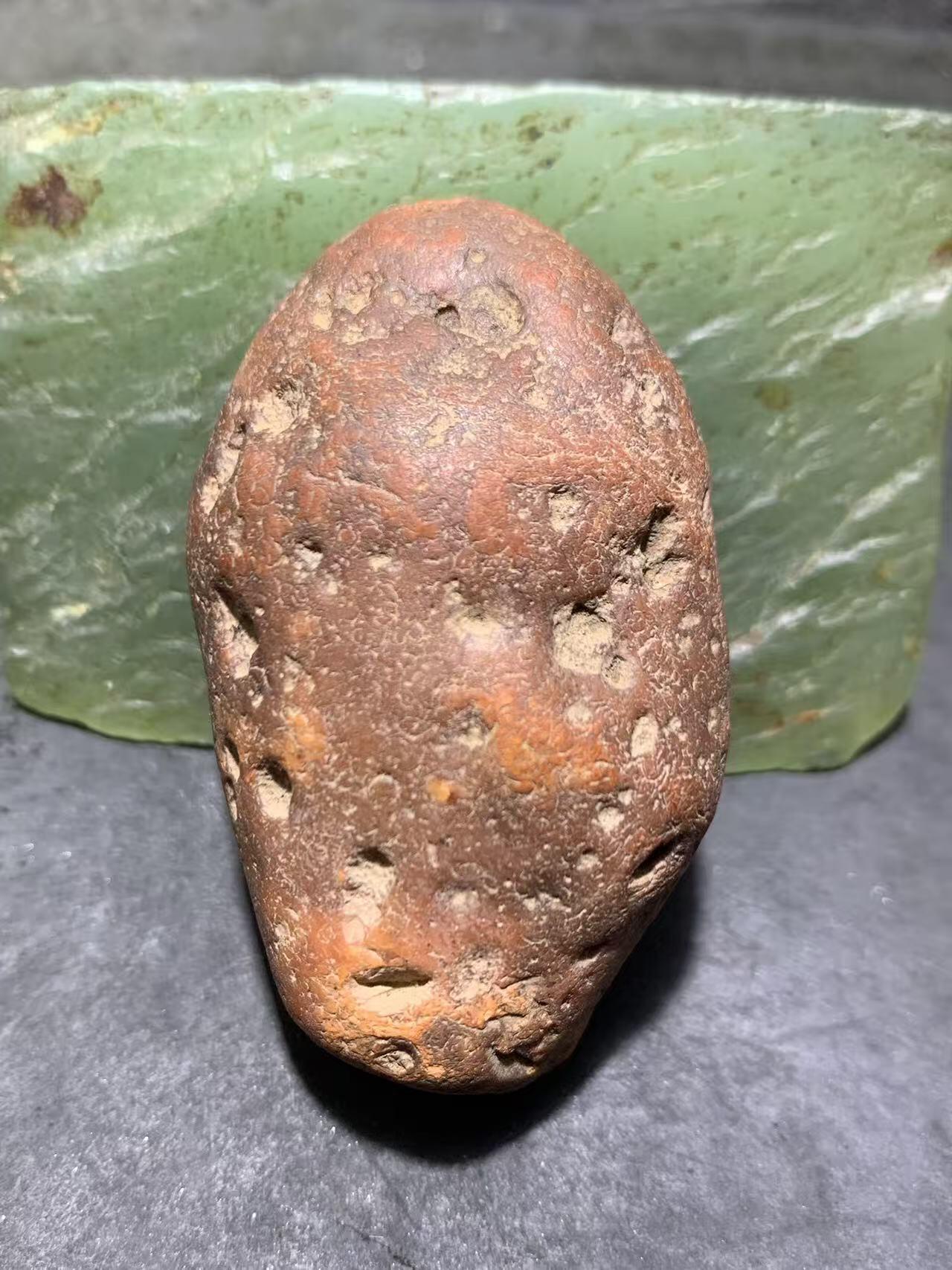 精美冰飘红皮开窗料红白南红玛瑙原石一颗，