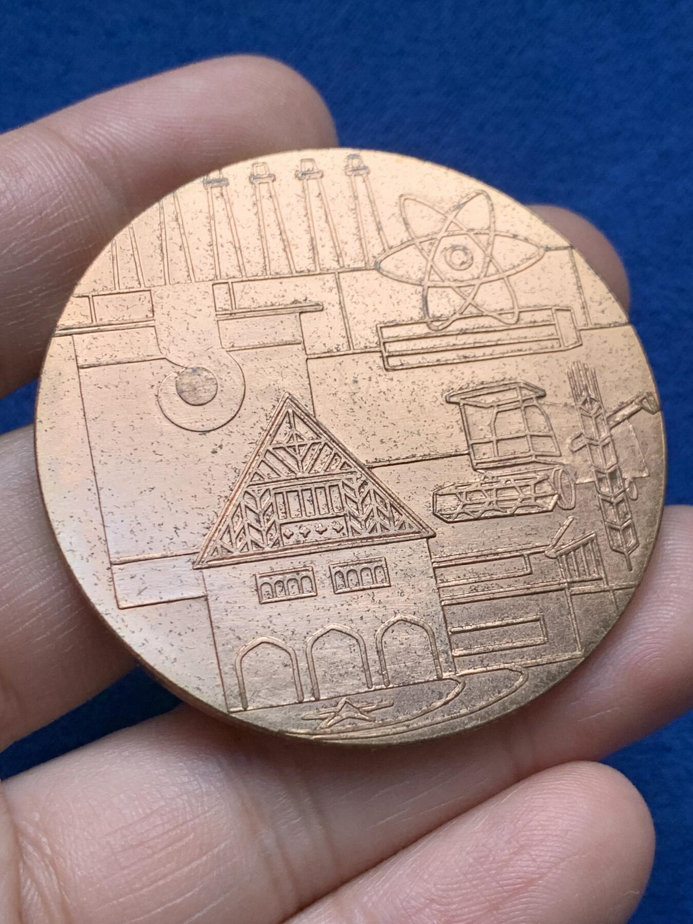 《竞宝斋》第440场 周日，周一，周二 3场连拍 （全场包邮） 东德波茨坦区议会镀金铜章，41.45g，50mm