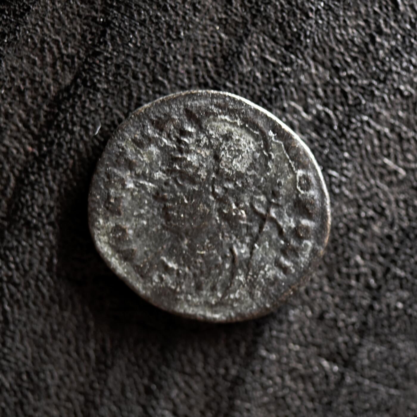 【良泉】第41期【自动场】11月27日晚19.30点开拍！86组，西方古代钱币专场 公元330-340年【古罗马】君士坦丁大帝“胜利女神”铜币，君士坦丁堡迁都纪念，2.13克